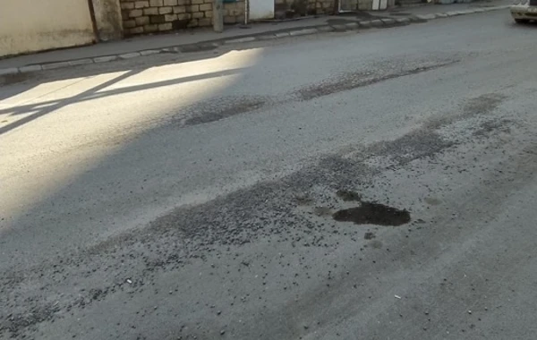 Xırdalanda yeni asfaltlanmış yol çökür - FOTO