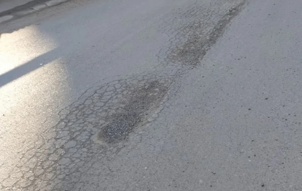 Xırdalanda yeni asfaltlanmış yol çökür - FOTO