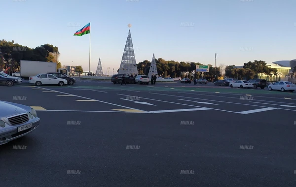 Bakının mərkəzində zəncirvari qəza - Polislər görün nə etdi - FOTO