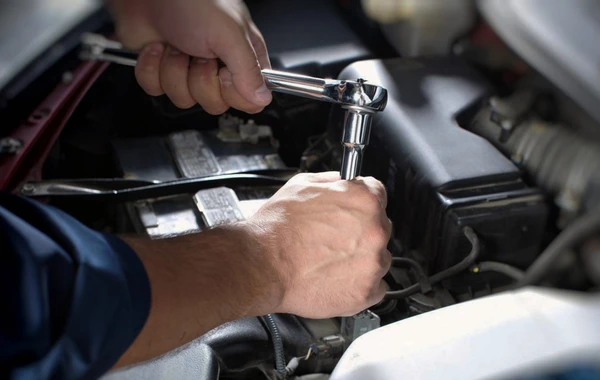 Usta “BMW”ni təmir edəndən sonra qaçırdı