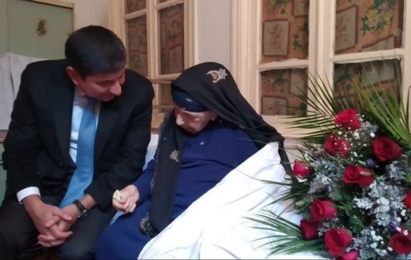 Глава ИВ пришел на день рождения 100-летней жительницы - ФОТО