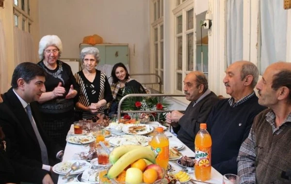 Глава ИВ пришел на день рождения 100-летней жительницы - ФОТО