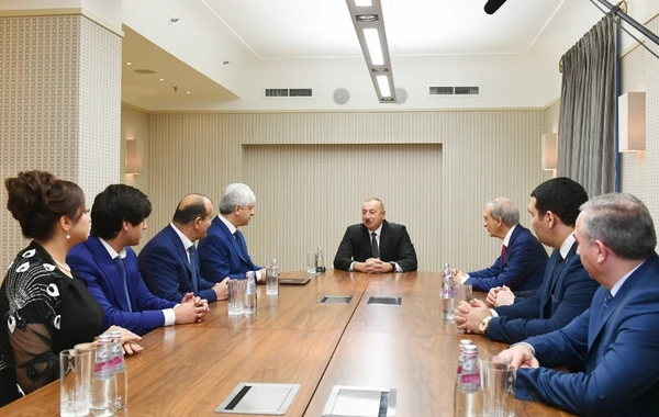 İlham Əliyev Sankt-Peterburqdakı Azərbaycan diaspor təşkilatlarının rəhbərləri ilə görüşüb - FOTO