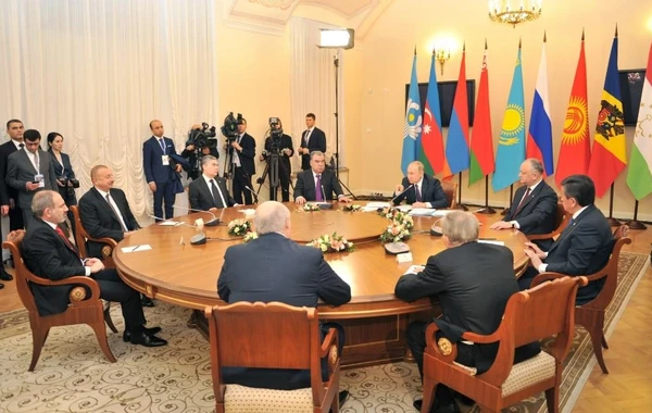 Ильхам Алиев на неформальной встрече глав государств СНГ - ФОТО
