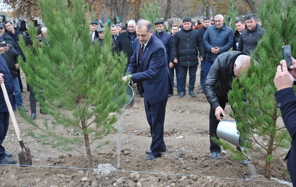 Bu icra başçısı ailəsi ilə birlikdə yataqxanada yaşayır - FOTO