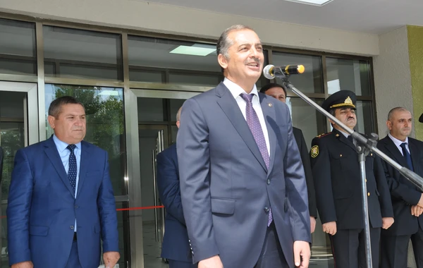 Bu icra başçısı ailəsi ilə birlikdə yataqxanada yaşayır - FOTO