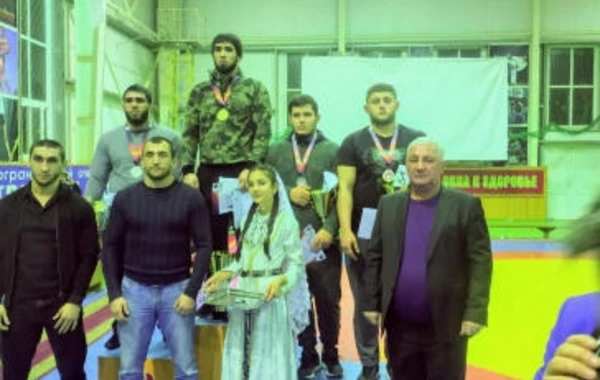 Güləşçilərimiz Dağıstanda beş medal qazandı - FOTO