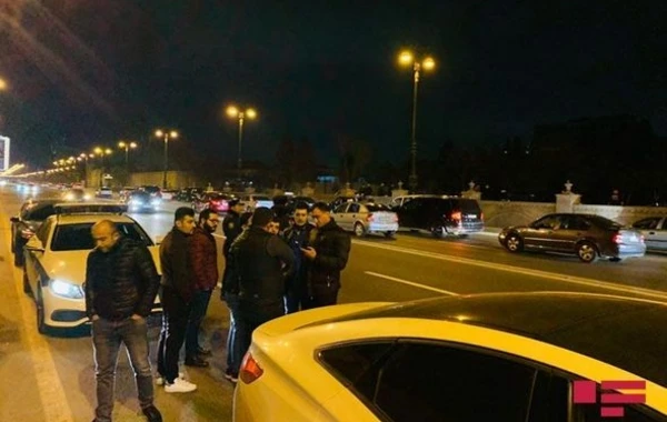В Баку "трезвый водитель" устроил ДТП - ФОТО