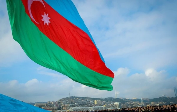 Dövlət bayrağının istifadəsi qaydaları haqqında qanuna dəyişiklik edilib