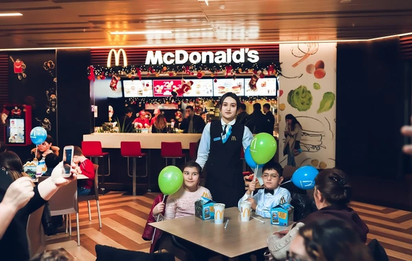 McDonald’s Азербайджан провел благотворительную акцию "Счастливые моменты вместе"