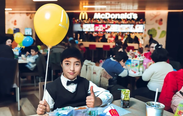 McDonald’s Азербайджан провел благотворительную акцию "Счастливые моменты вместе"