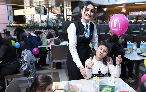 McDonald’s Азербайджан провел благотворительную акцию "Счастливые моменты вместе"
