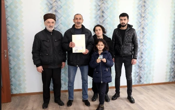 Dövlət bu şəxslərə ev bağışladı - FOTO