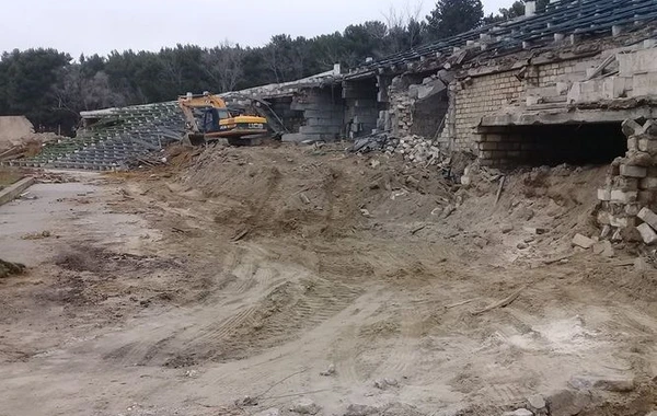 Sumqayıt şəhər stadionu sökülür - FOTO