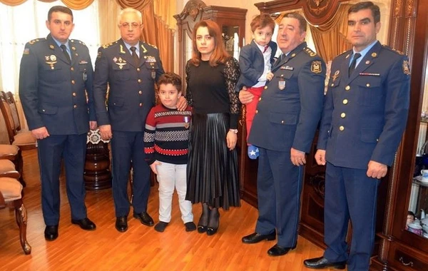 Şəhid pilotun medalı ailəsinə təqdim olunub - FOTO