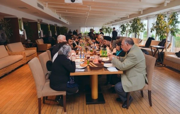 Bakıda qocalar evinin sakinləri üçün Yeni il süfrəsi açıldı - FOTO