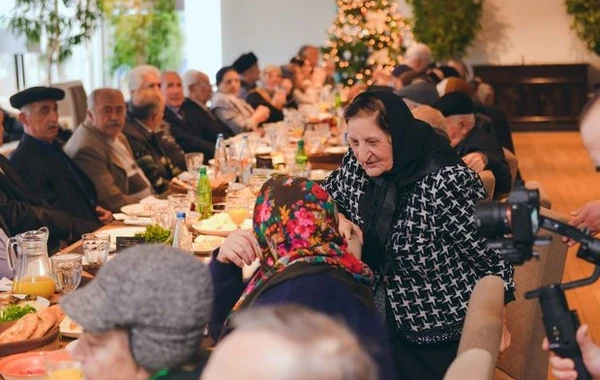 Bakıda qocalar evinin sakinləri üçün Yeni il süfrəsi açıldı - FOTO