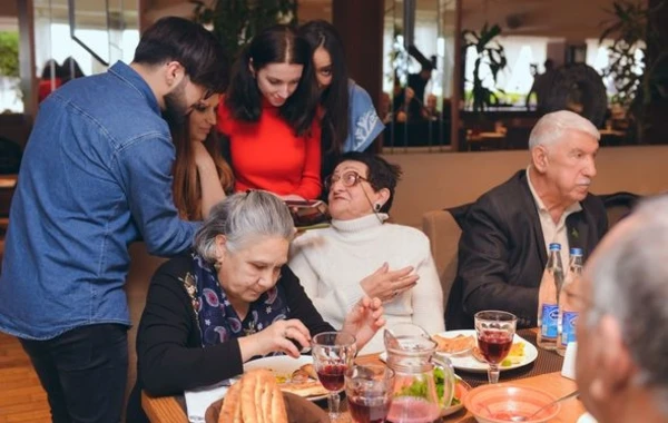 Bakıda qocalar evinin sakinləri üçün Yeni il süfrəsi açıldı - FOTO