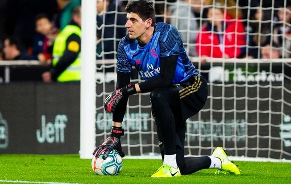 Məşhur futbolçu evli qonşusu ilə münasibətə girib ata oldu - FOTO