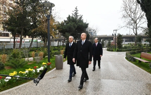 Президент ознакомился с работами по реконструкции, проведенными в еще одном парке Баку - ФОТО