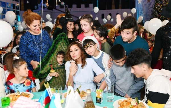 Mehriban Əliyeva Heydər Əliyev Fondunun uşaqlar üçün təşkil etdiyi bayram şənliyində - FOTO