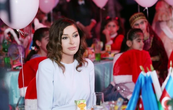 Mehriban Əliyeva Heydər Əliyev Fondunun uşaqlar üçün təşkil etdiyi bayram şənliyində - FOTO