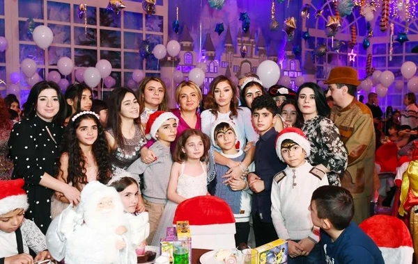 Mehriban Əliyeva Heydər Əliyev Fondunun uşaqlar üçün təşkil etdiyi bayram şənliyində - FOTO