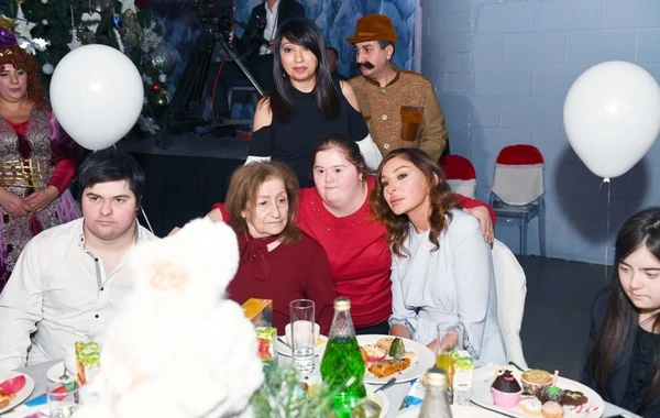 Mehriban Əliyeva Heydər Əliyev Fondunun uşaqlar üçün təşkil etdiyi bayram şənliyində - FOTO