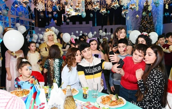 Mehriban Əliyeva Heydər Əliyev Fondunun uşaqlar üçün təşkil etdiyi bayram şənliyində - FOTO