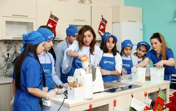 Birinci vitse-prezident Autizm sindromlu uşaqlarla bayram şənliyində - FOTO