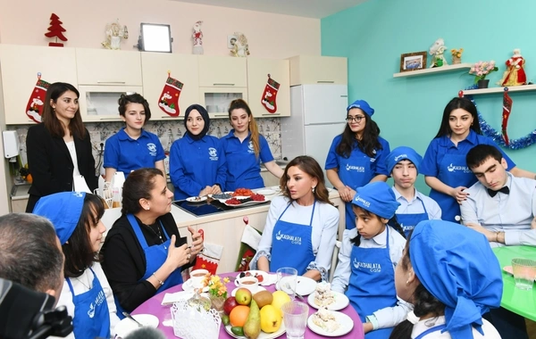 Birinci vitse-prezident Autizm sindromlu uşaqlarla bayram şənliyində - FOTO