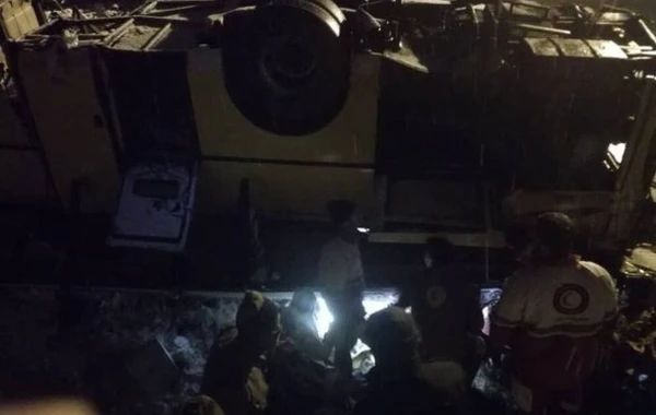 Təbrizə gedən avtobus qəzaya uğradı: doqquz ölü, onlarla yaralı - FOTO