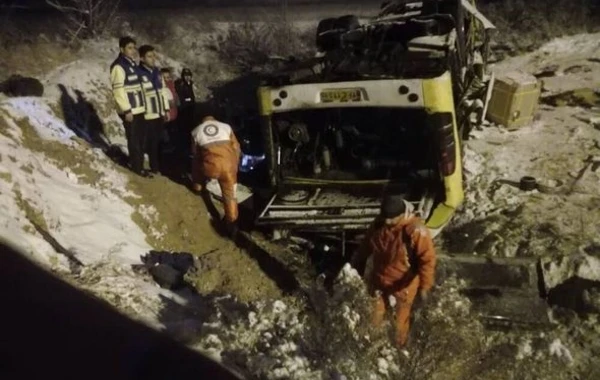Təbrizə gedən avtobus qəzaya uğradı: doqquz ölü, onlarla yaralı - FOTO