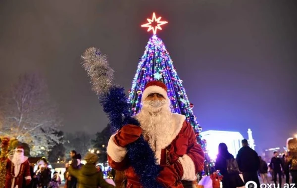 Баку прощается с 2019-м годом - ФОТОРЕПОРТАЖ