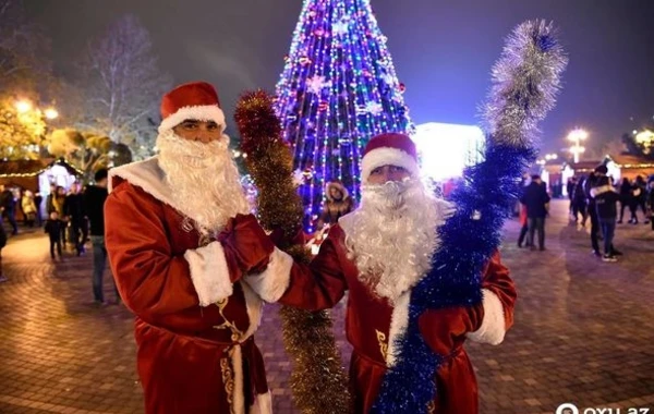 Баку прощается с 2019-м годом - ФОТОРЕПОРТАЖ
