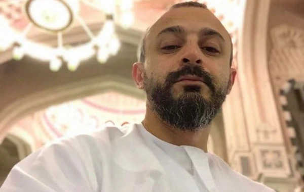 Azərbaycanlı müğənni Yeni ildə Məkkəyə getdi - FOTO
