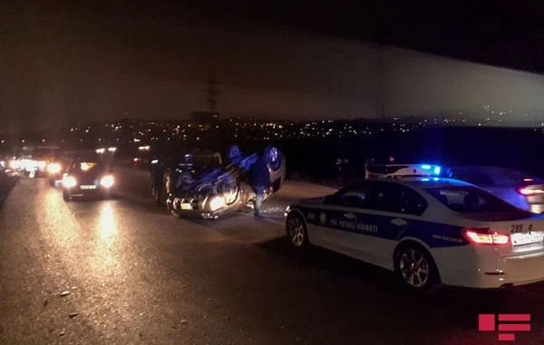 Hövsan yolunda "Nissan X-Trail" aşıb - FOTO