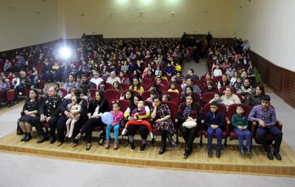 Minlərlə hərbçinin övladı bayram şənliklərində iştirak edib - FOTO