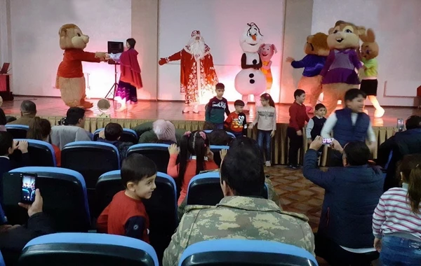Minlərlə hərbçinin övladı bayram şənliklərində iştirak edib - FOTO