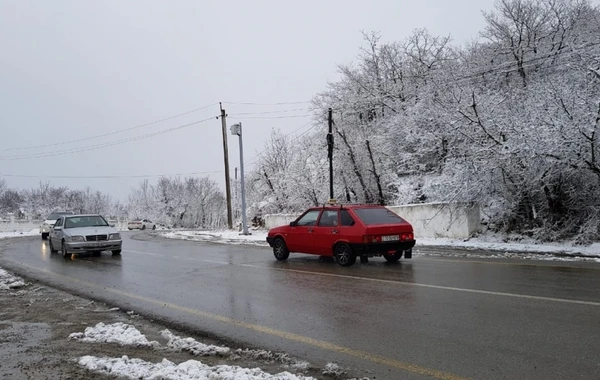Sürücülərə xəbərdarlıq! Ağsu dolaylarında yollar buz bağlaya bilər - FOTO