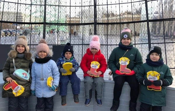 По инициативе Лейлы Алиевой волонтеры АМОР организовали новогоднюю акцию для детей - ФОТО