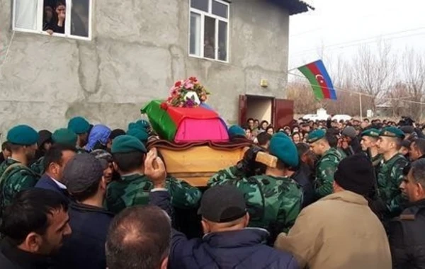 Начались похороны шехида - ФОТО