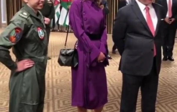 Milyarder şahzadə ölkənin ilk qadın pilotu oldu - FOTO
