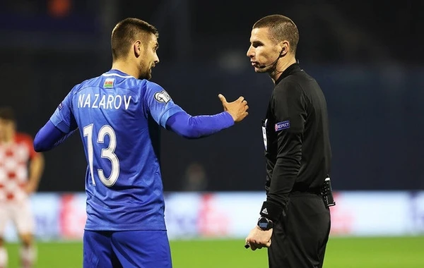 Azərbaycanlı futbolçu erməni bər-bərin xidmətindən istifadə edir - FOTO