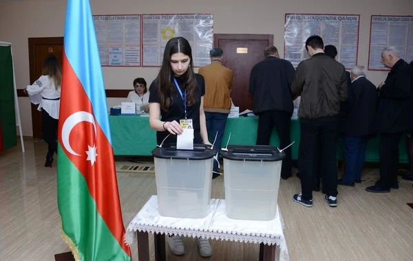 17 yaşlı gəncin deputatlığa namizədliyi qeydə alınıb  - FOTO