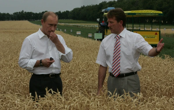 Опубликована новая серия редких ФОТО Путина