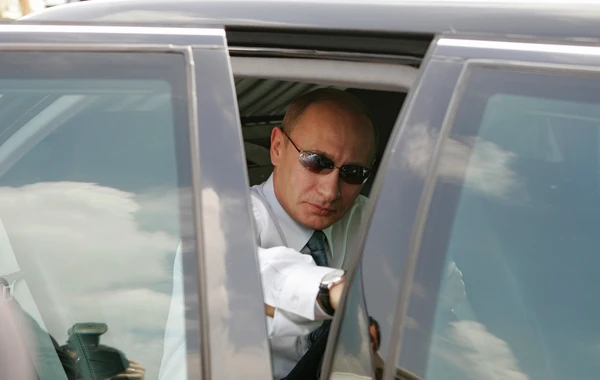 Опубликована новая серия редких ФОТО Путина