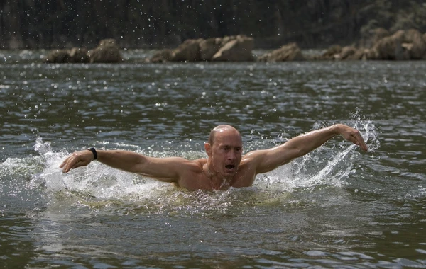 Опубликована новая серия редких ФОТО Путина