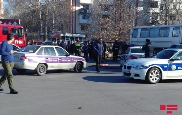 Mingəçevirdə mikroavtobus aşdı - Yaralılar var - FOTO