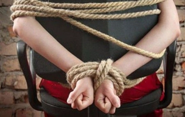 Bakıda qadını kəndirlə bağlayıb, ağzına dəsmal tıxadılar və ...